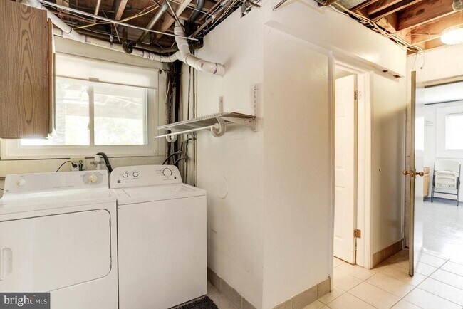 Building Photo - 11821 Charen Ln