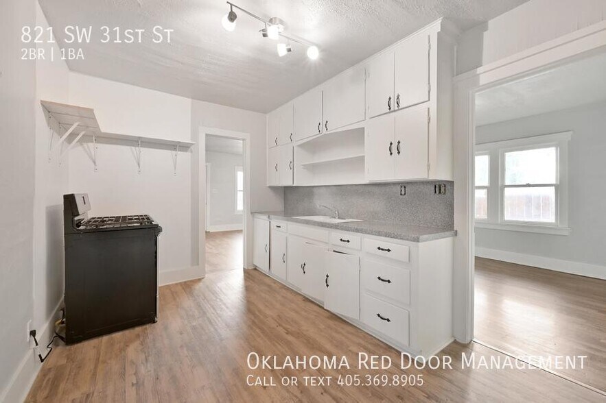 Building Photo - 821 SW 31st St