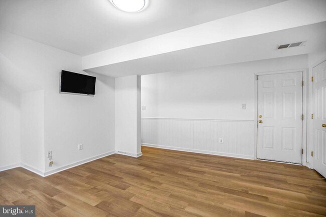 Building Photo - 43782 Brookline Terrace