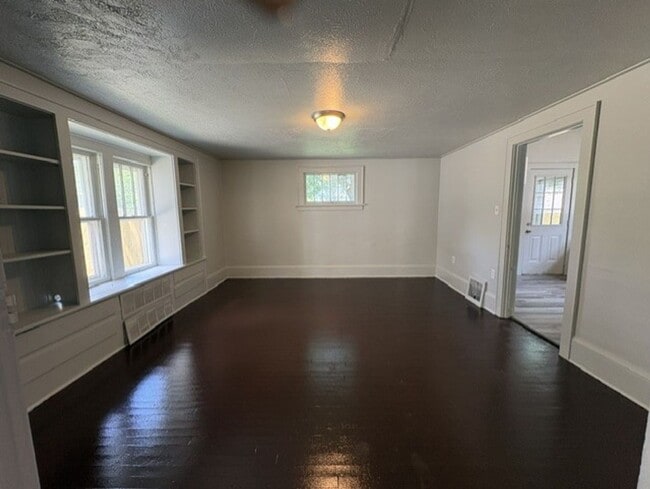 Building Photo - Spacious Akron Single-Family Home with Front Porch, Dining Room, Fireplace & Backyard!
