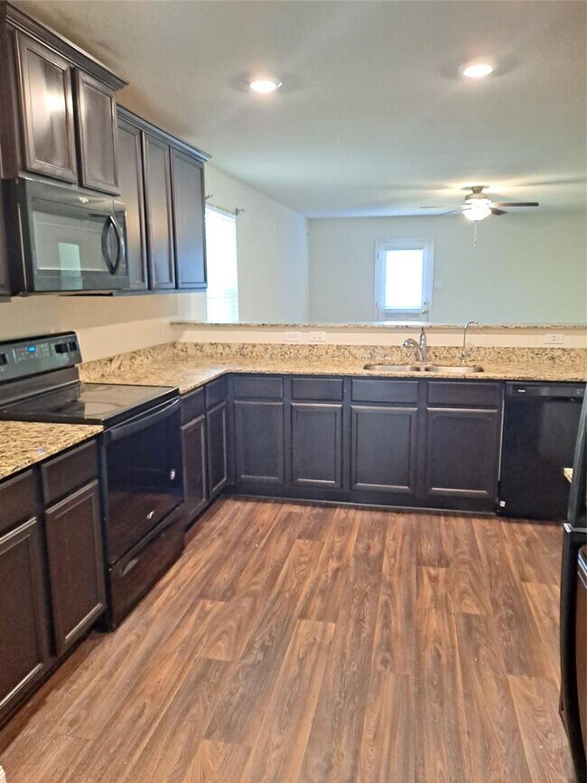 Building Photo - 685 Yearwood Ln