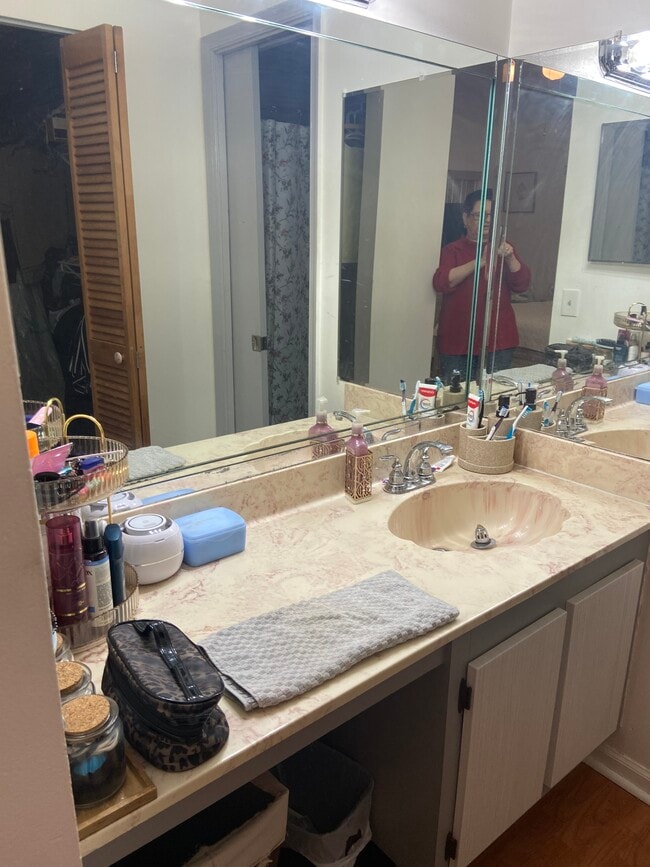 Building Photo - 9641 Riverside Dr