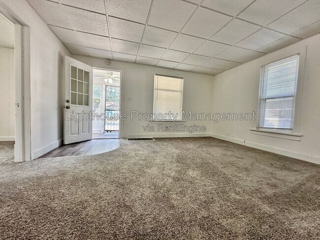 Building Photo - 2528 Hoyt St