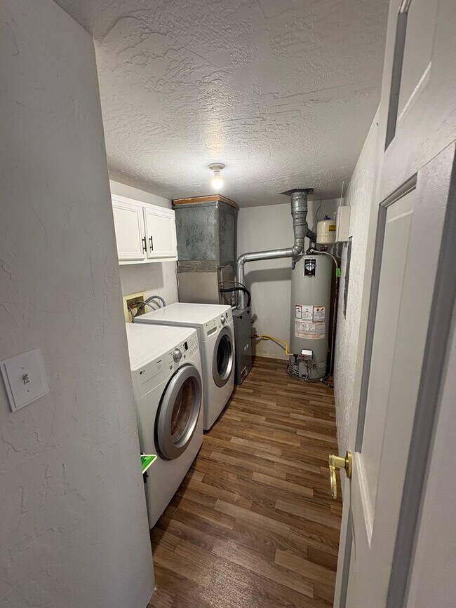 Building Photo - Unfurnished, 1-Year Long-Term Rental