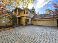 Building Photo - 1295 Whispering Oaks Pl