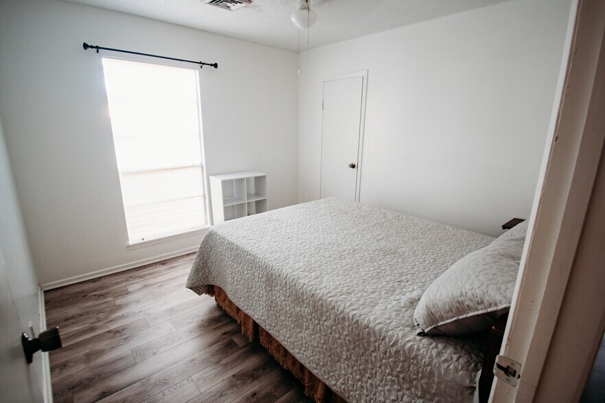 Queen sizeQ - 714 Continental Dr