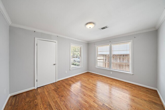 Building Photo - 3115 Glen Haven Blvd
