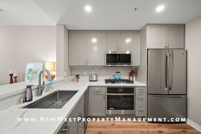 Building Photo - Super Spacious Cortez Hill 2-Bedroom at Discovery! Small Pet Ok!