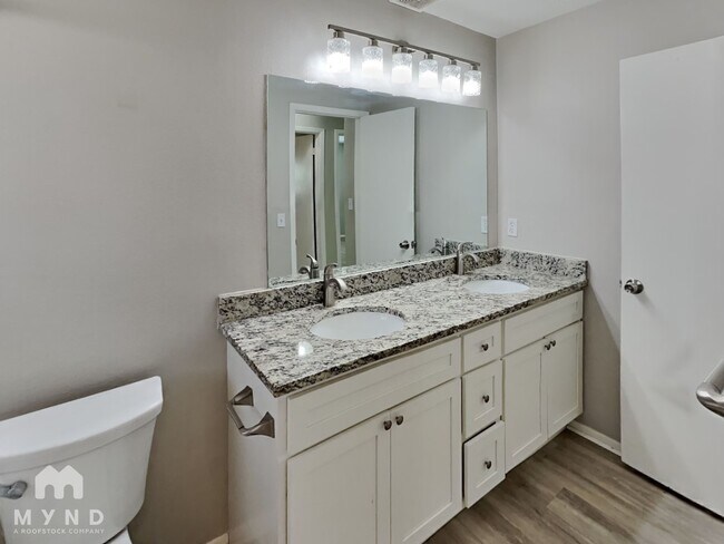 Building Photo - 7511 Hawthorn Dr