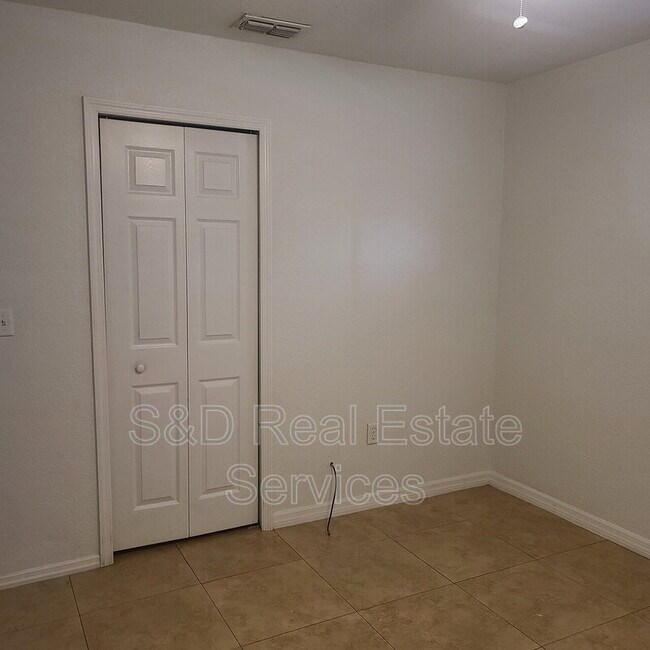 Building Photo - 2415 S Crystal Lake Dr