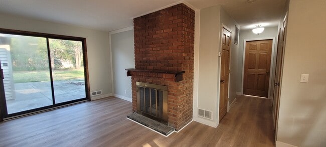 Building Photo - 10051 Magnolia St NW