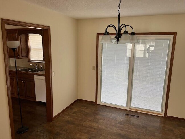 Building Photo - 219 W Market St