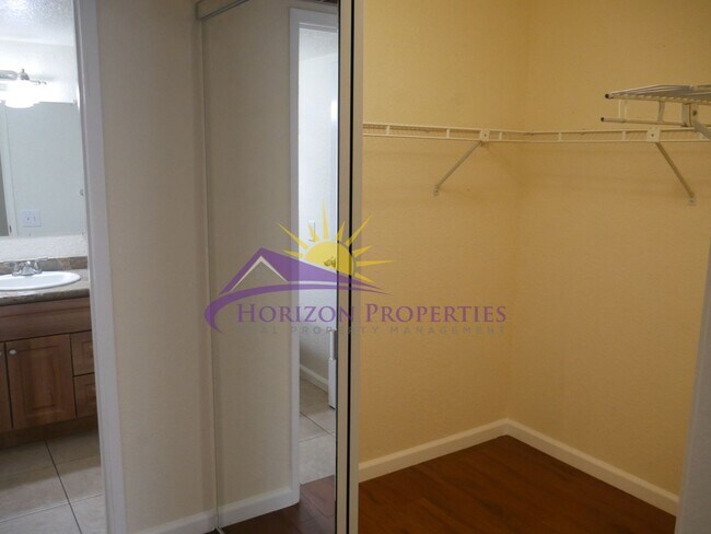 Building Photo - 1 Bed 1 Bath 682 sq ft. Condo in Foothill Farms