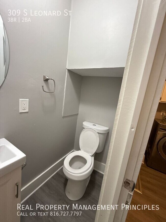 Building Photo - 309 S Leonard St