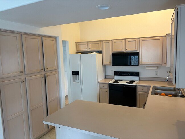 Building Photo - Updated 2BR in 55+ Community w/ Screened Patio + Private Yard – Move-In Ready!