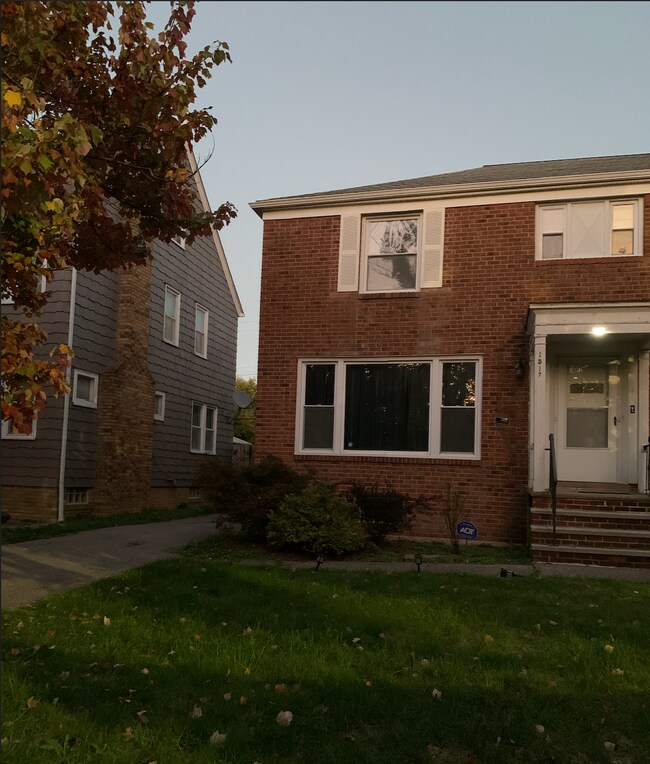 Building Photo - 1517 Sherbrook Rd