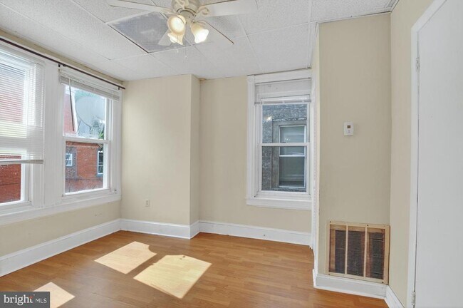 Building Photo - 4034 Baring St