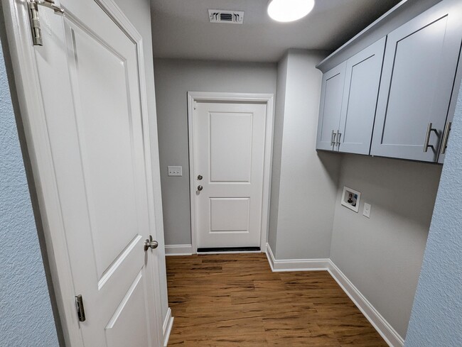 Building Photo - 2266 Paloma St