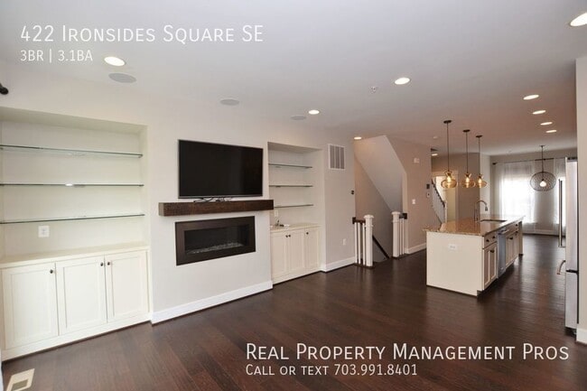 Building Photo - 422 Ironsides Square SE