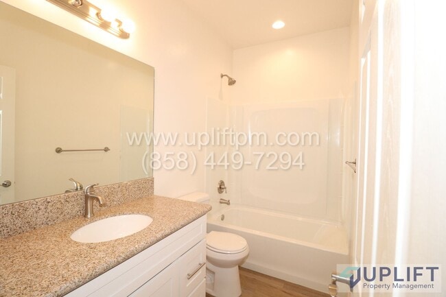 Building Photo - 3 Bed, 2 Bath House, 1200 SqFt.  RECENT BUILD