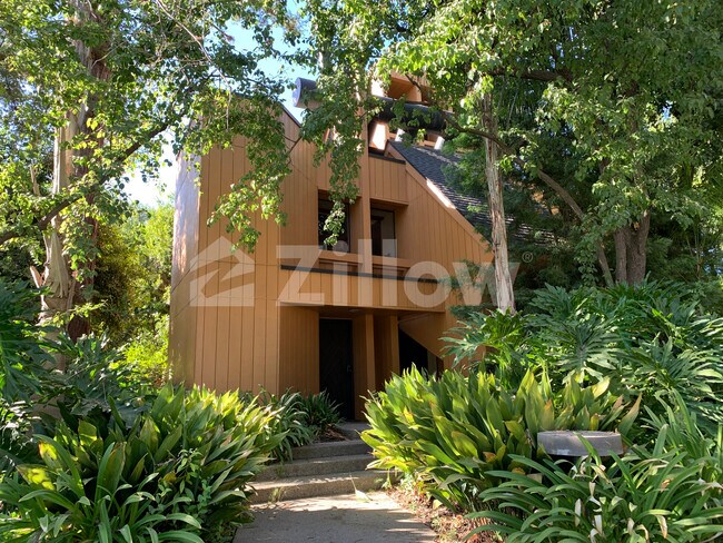 Primary Photo - 3152 W Los Altos Ave