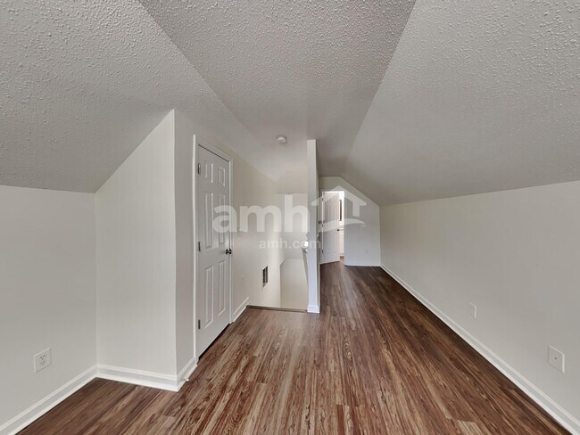 Building Photo - 375 Ermines Way