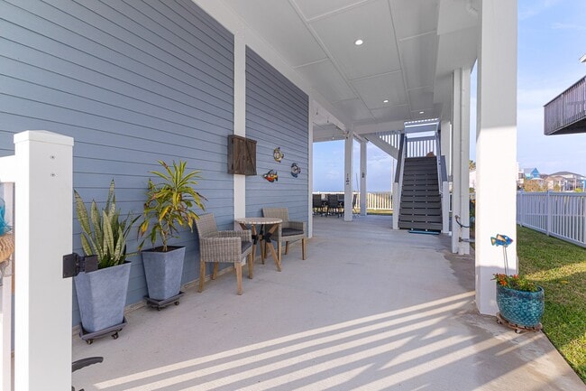 Building Photo - 22520 Bay Point Dr