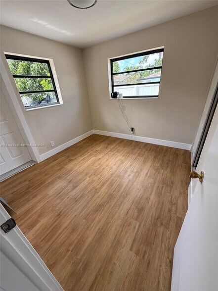 Building Photo - 750 S 61st Ter