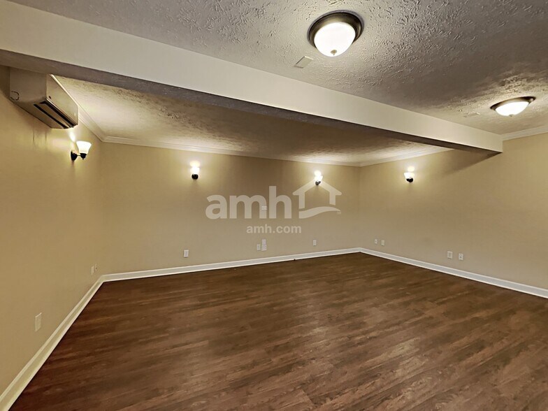 Building Photo - 2922 Wills Ct