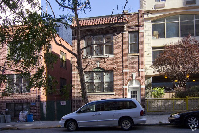 Building Photo - 111 Henwood Pl