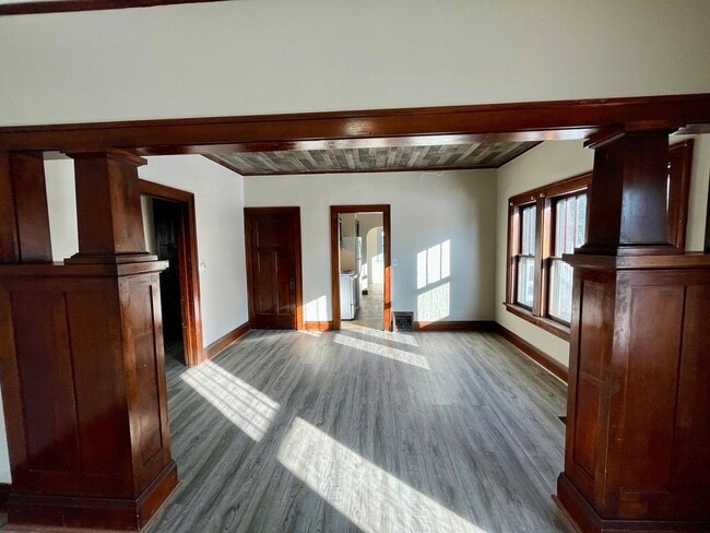 Building Photo - 619 Werle Ave