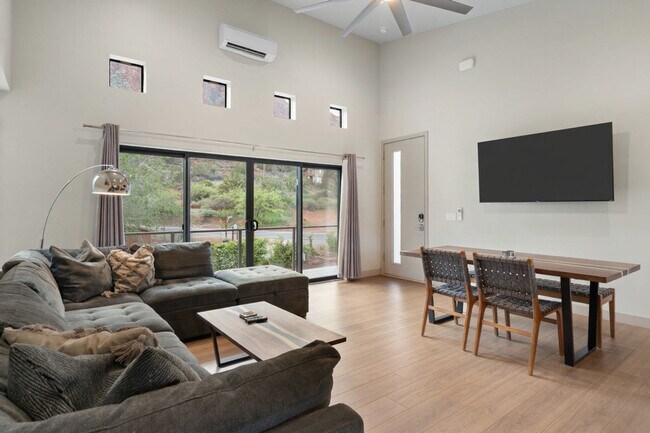 Building Photo - 30 Moondance Ln