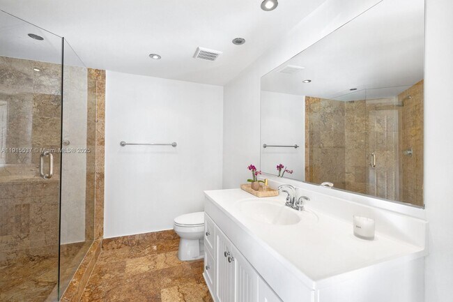 Building Photo - 1800 Sunset Harbour Dr