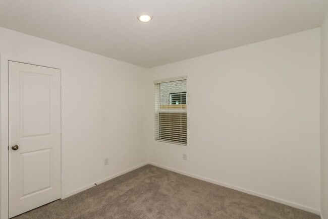 Building Photo - 16722 Old Wagon Wy