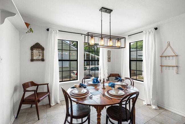 Building Photo - 306 Naples St