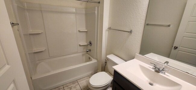 Building Photo - 5-Bedroom 3-Bathroom Home Walking distance to USAA and just mins from Medical Center and UTSA