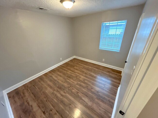 Building Photo - 2389 Scaper St