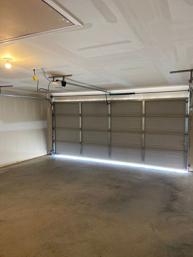Building Photo - Pre-Leasing Now! | Modern Four-Bedroom, Two-Bath Home in Conrad Court