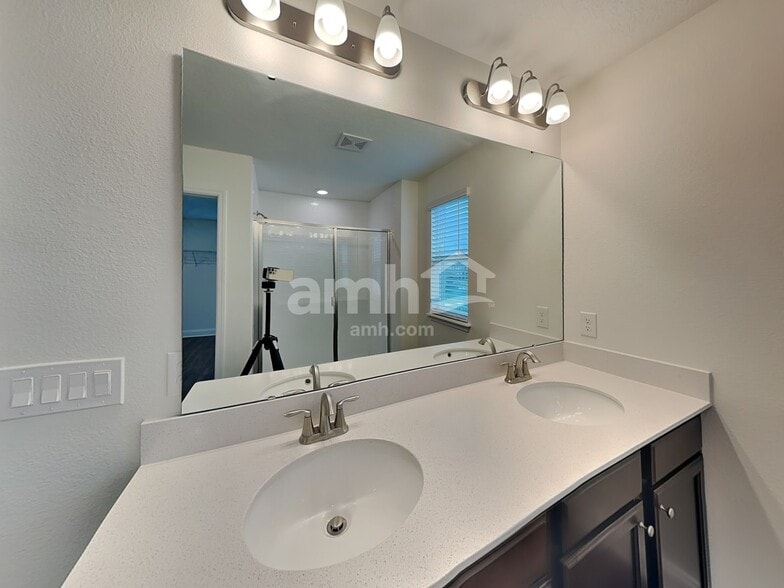 Building Photo - 906 Summer Stone Loop