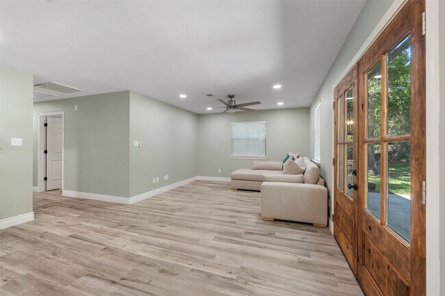 Building Photo - 4884 Holly Ln W
