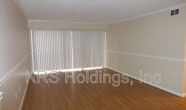 Building Photo - 1300 Army Navy Dr