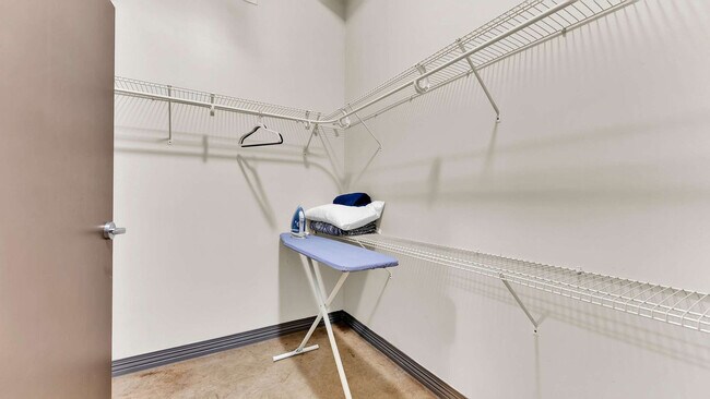 Building Photo - 500 S Ervay St