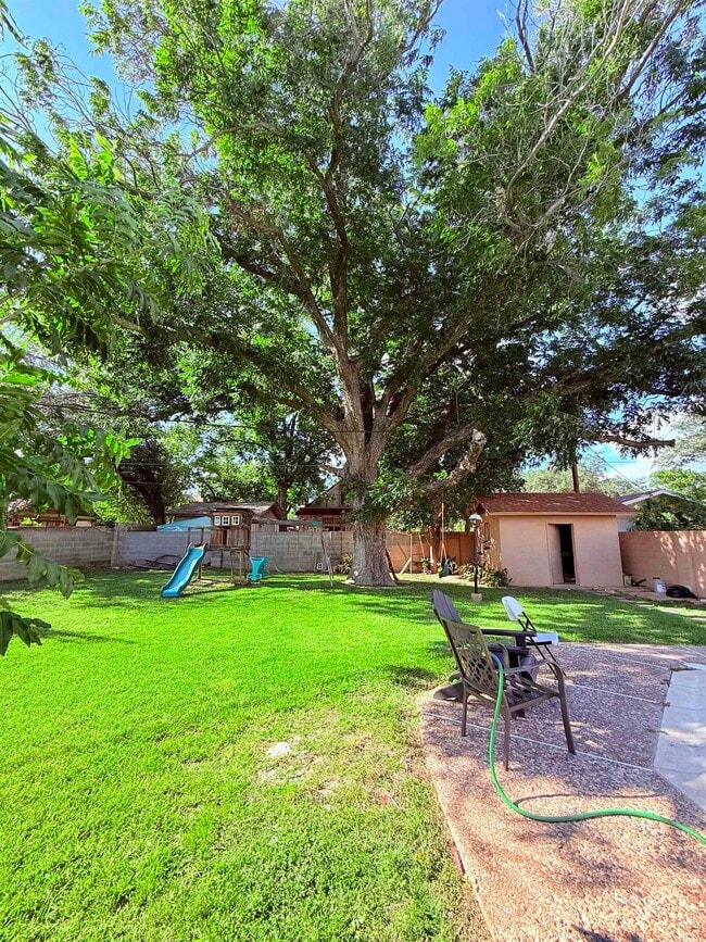 Building Photo - 1608 Mier St