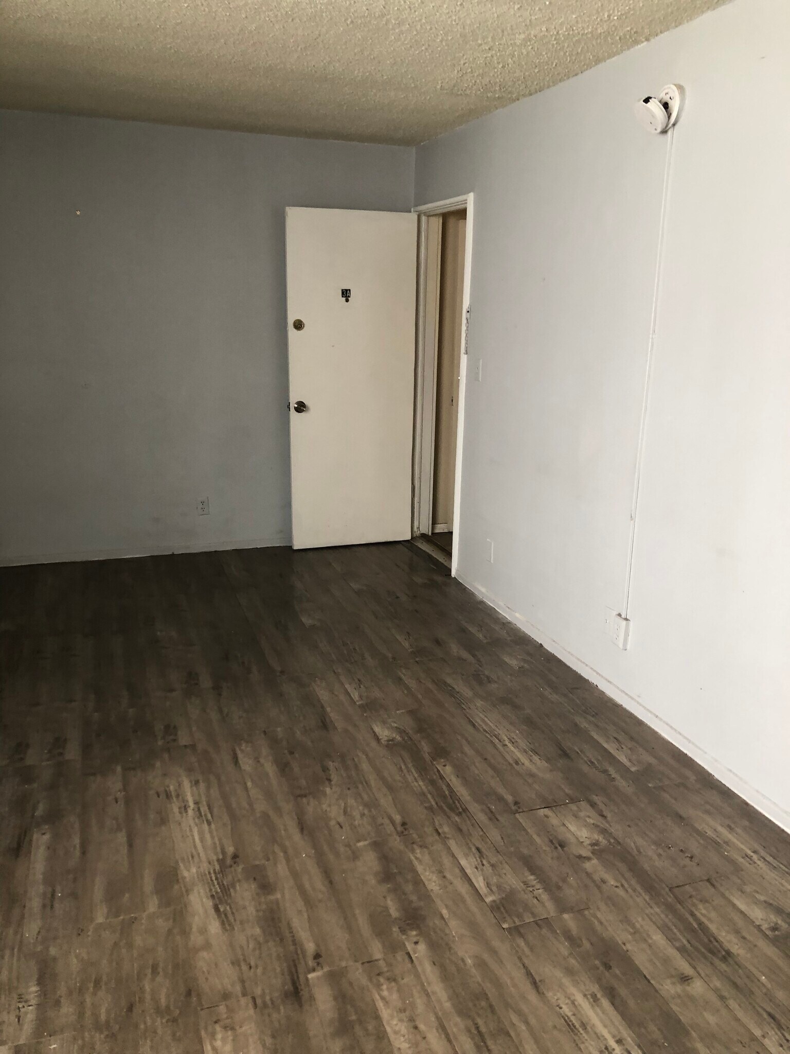 Building Photo - 1326 Armacost Ave
