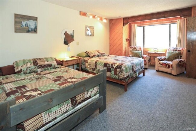 Building Photo - 1201 Fox Farm Rd