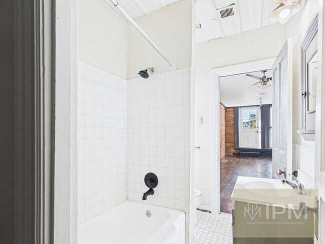 Building Photo - 219 S Union St