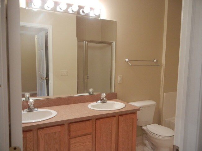 Building Photo - 39471 Springwater Dr