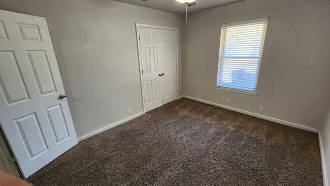 Building Photo - Remodeled 3 bedroom 1 bathroom house in Ed...