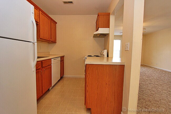 Building Photo - 2831 Hemlock Ct