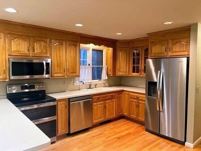 Building Photo - 1565 West St